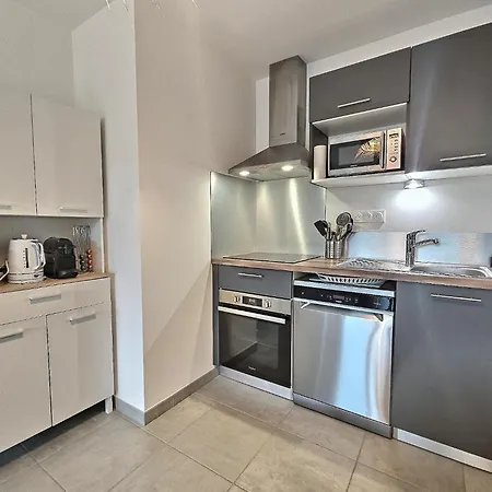 Lumineux, Neuf T2, Balcon, Parking, Vue Imprenable Appartement *